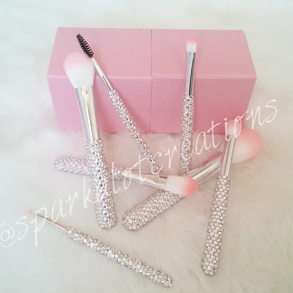 Bling makeup brushes. Never used